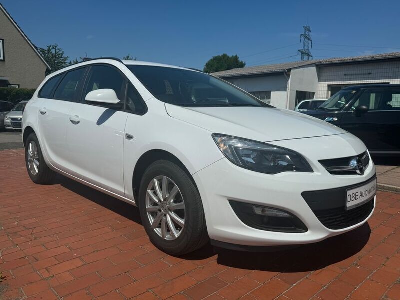 Weiß Gebraucht 2016 Opel Astra Selection Kombi | 5.000 € (Guter Preis) - Bild 1/4