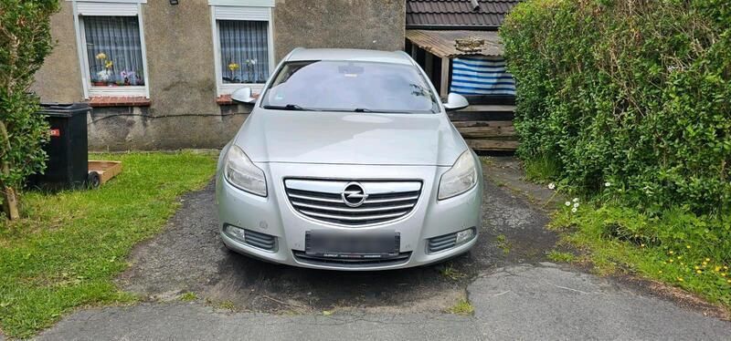 Silber Gebraucht 2011 Opel Insignia Kombi | 4.900 € (Fairer Preis) - Bild 1/4