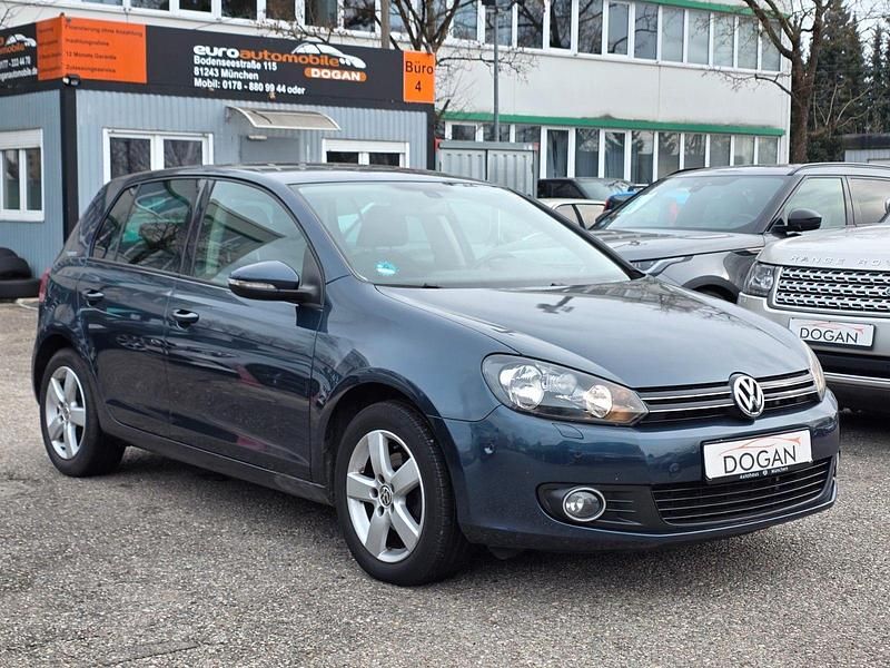 Gebraucht VW Golf VI Team 105 PS (77 kW) 2010 Blau Kleinwagen