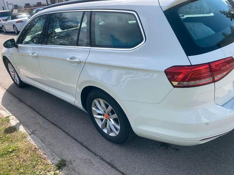 Gebraucht VW Passat Comfortline 150 PS (110 kW) 2019 Weiß Kombi