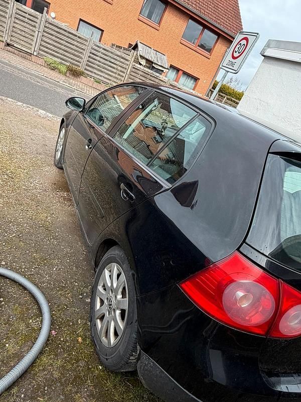 Gebraucht VW Golf V 75 PS (55 kW) 2004 Schwarz Kleinwagen