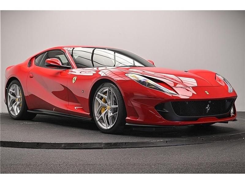 Gebraucht Ferrari 812 800 PS (588 kW) 2018 Rot Coupé