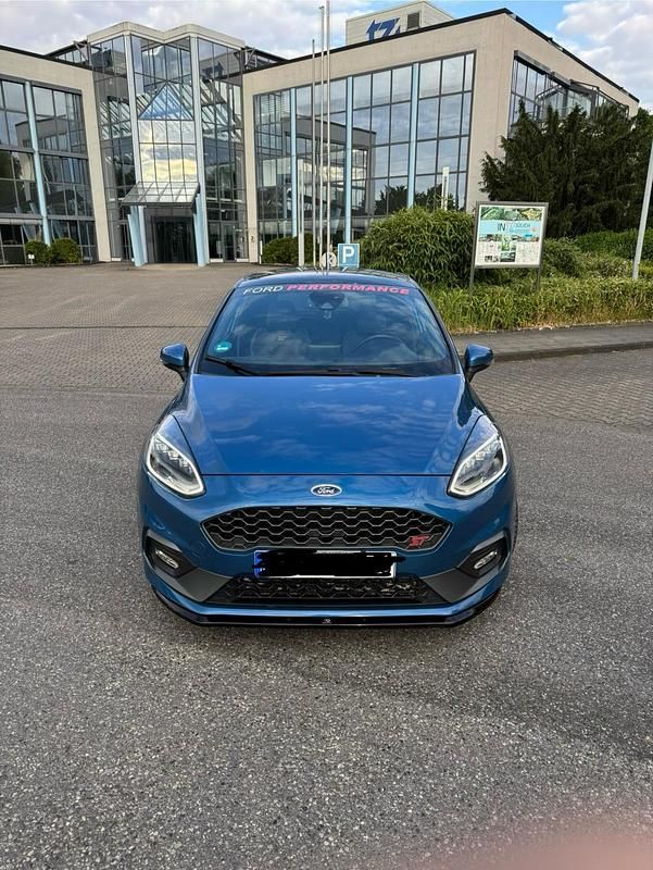 Blau Gebraucht 2018 Ford Fiesta ST Kleinwagen | 14.550 € (Fairer Preis) - Bild 1/4