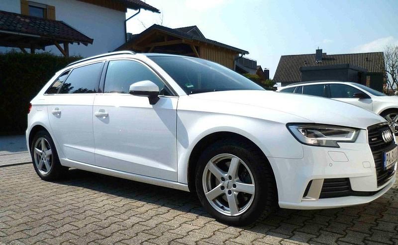 Gebraucht Audi A3 Sport 190 PS (139 kW) 2017 Weiß Limousine