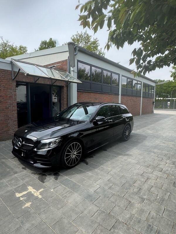 Schwarz Gebraucht 2018 Mercedes C220 AMG Kombi | 20.200 € (Etwas zu teuer) - Bild 1/4