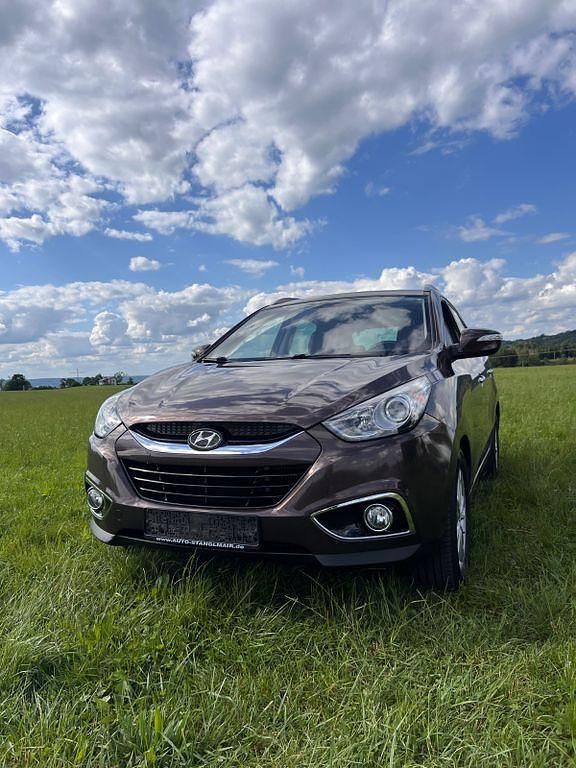 Braun Gebraucht 2011 Hyundai ix35 Premium SUV | 10.900 € (Teuer) - Bild 1/4