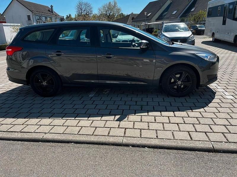 Usata Ford Focus 101 CV (74 kW) 2015 Grigio Berlina