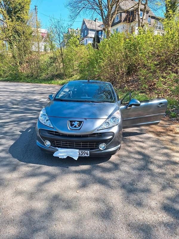 Grau Gebraucht 2006 Peugeot 207 CC Cabrio | 5.222 € - Bild 1/4