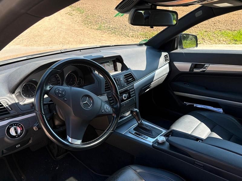 Gebraucht Mercedes E250 204 PS (150 kW) 2010 Schwarz Coupé