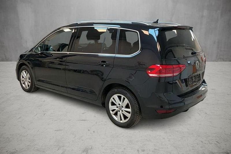 Gebraucht VW Touran Highline 150 PS (110 kW) 2023 Deep black perleffekt Van / Kleinbus