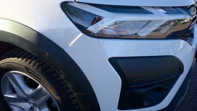 Gebraucht Dacia Sandero Essentiel 91 PS (66 kW) 2025 Weiß Limousine