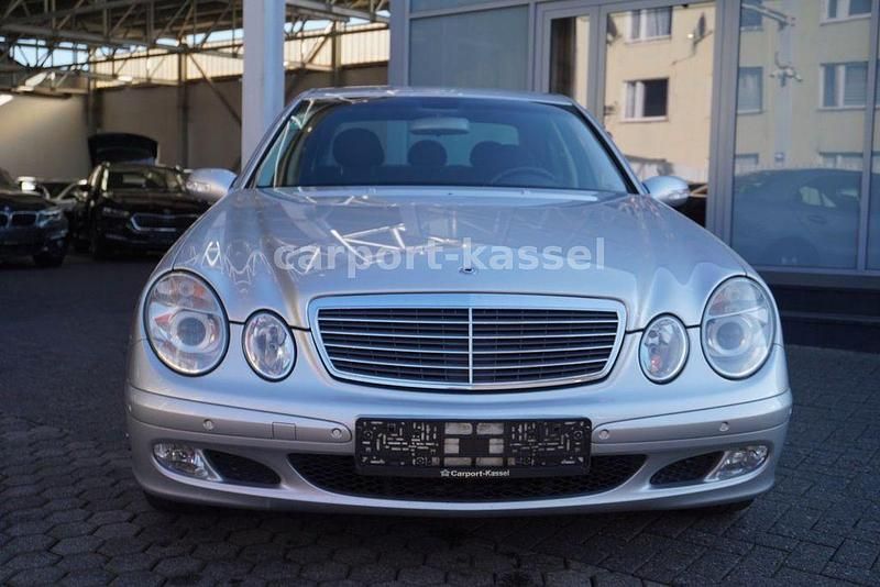 Gebraucht Mercedes E220 Classic 150 PS (110 kW) 2002 Silber Limousine