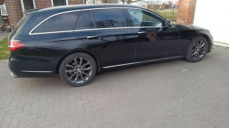Gebraucht Mercedes E220 194 PS (142 kW) 2016 Schwarz Kombi