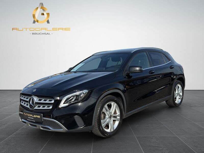 Schwarz Gebraucht 2019 Mercedes GLA220 Urban SUV | 21.888 € (Etwas zu teuer) - Bild 1/4