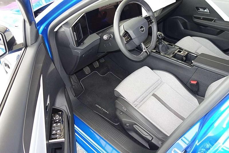 Gebraucht Opel Astra 131 PS (96 kW) 2023 Kobaltblau Kombi