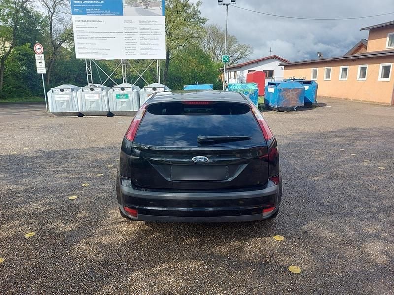 Second-hand Ford Focus 101 CP (74 kW) 2007 Negru Hatchback