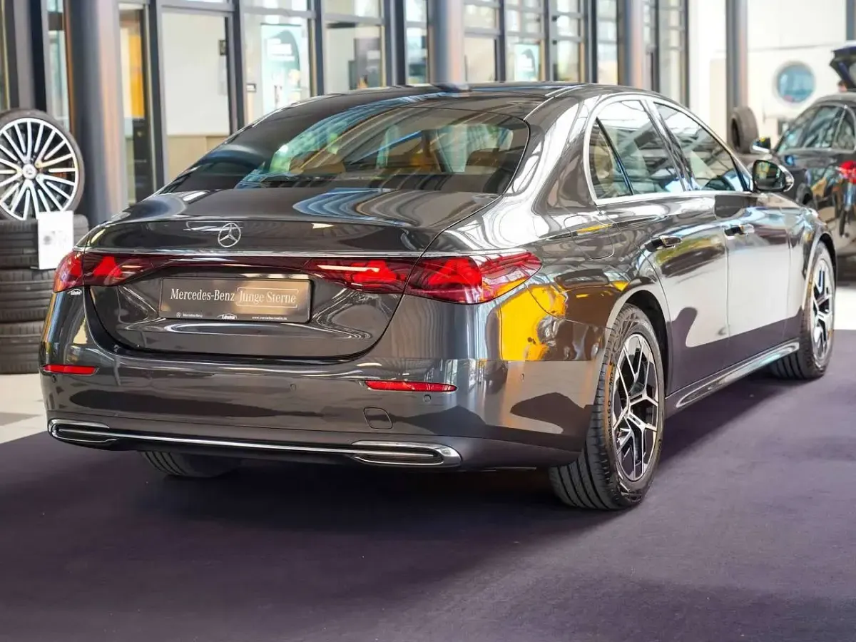 Second-hand Mercedes E220 Avantgarde 197 CP (144 kW) 2025 Gri Berlinǎ