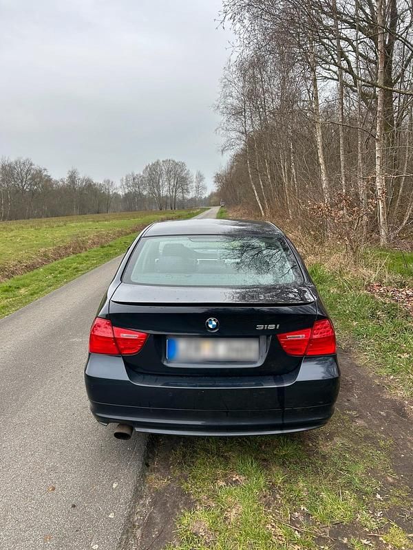 Gebraucht BMW 318 143 PS (105 kW) 2009 Blau Limousine