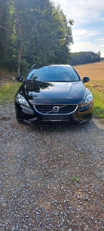 Schwarz Gebraucht 2018 Volvo V40 Kinetic Kombi | 15.000 € (Fairer Preis) - Bild 1/4