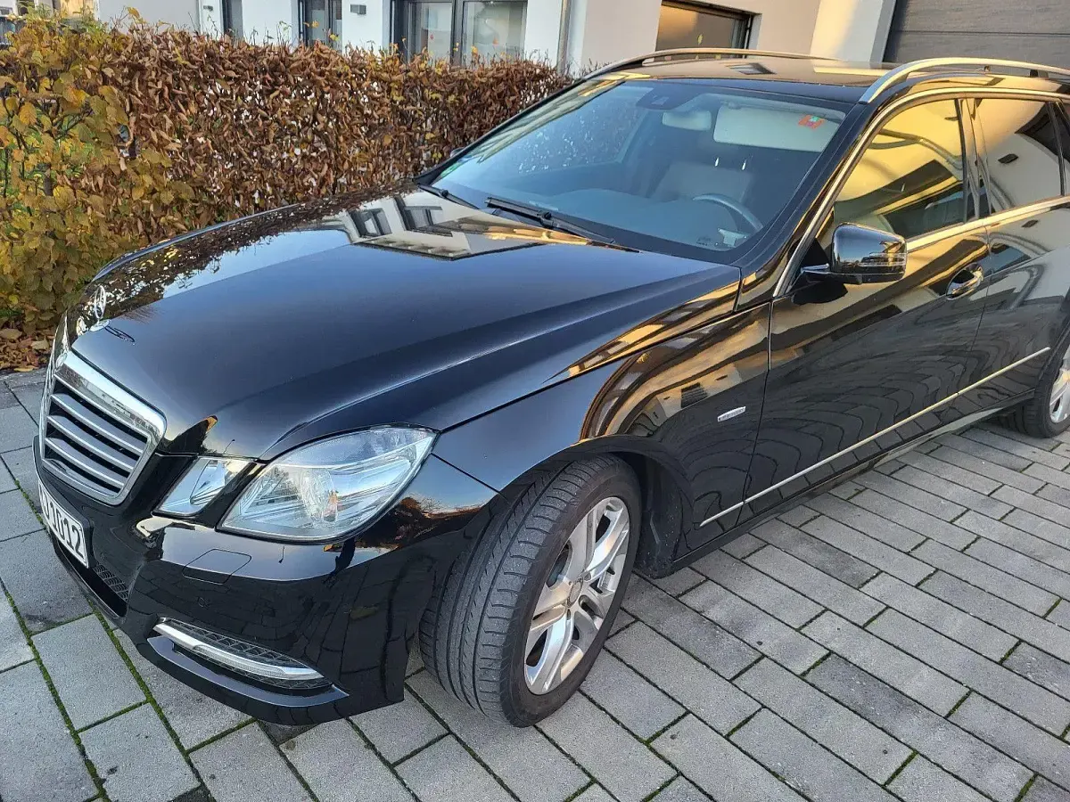 Usado Mercedes E220 Avantgarde 170 CV (125 kW) 2011 Negro Berlina