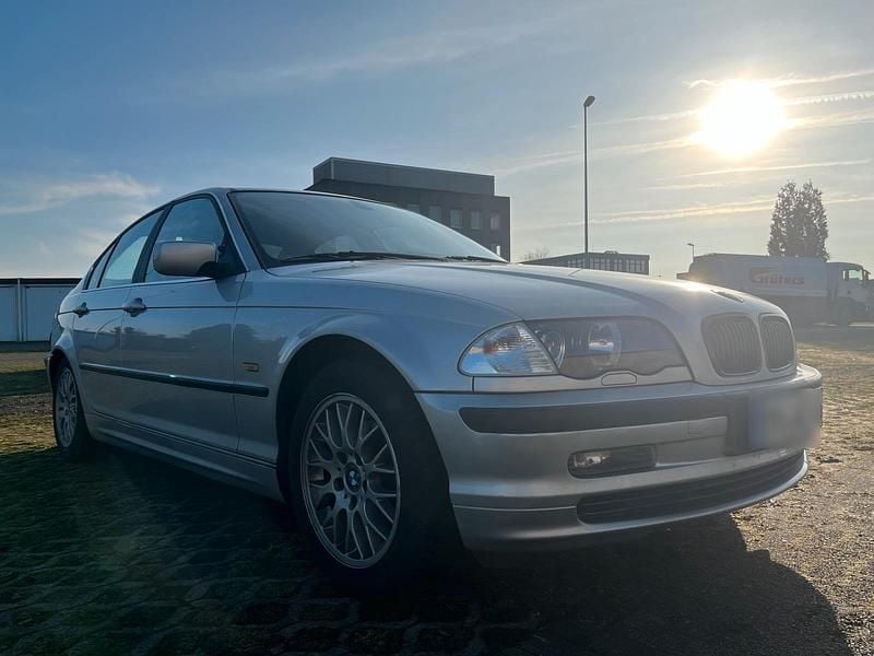 Używany BMW 320 170 KM (125 kW) 2001 Srebrny Sedan/Limuzyna