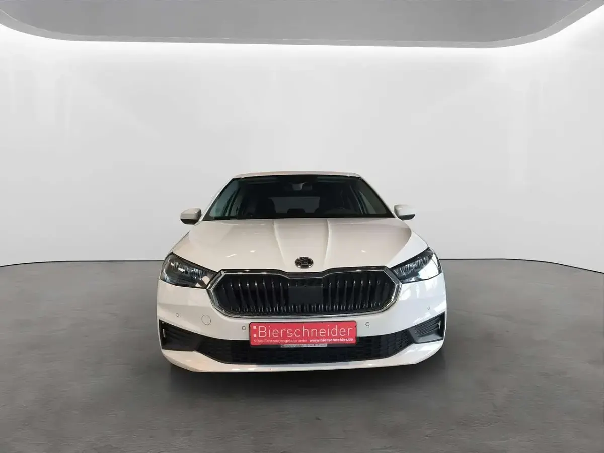 Gebraucht Skoda Fabia Ambition 80 PS (58 kW) 2022 Weiss Kleinwagen