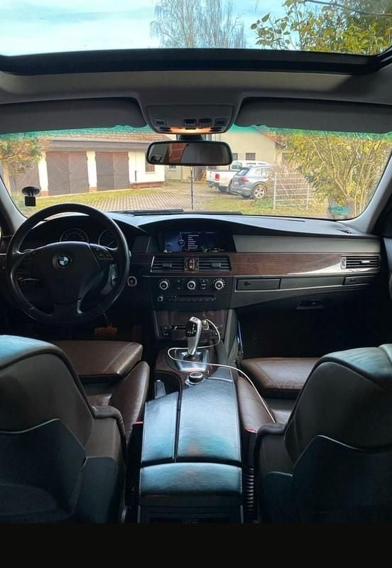 Gebraucht BMW 520 Exclusive 177 PS (130 kW) 2009 Schwarz Kombi