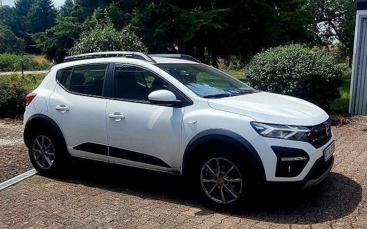 Weiß Gebraucht 2022 Dacia Sandero Comfort Kleinwagen | 12.500 € (Superpreis) - Bild 1/4