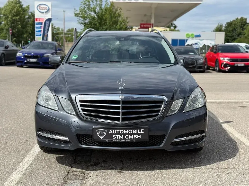 Gebraucht Mercedes E200 Avantgarde 184 PS (135 kW) 2011 Grau Limousine