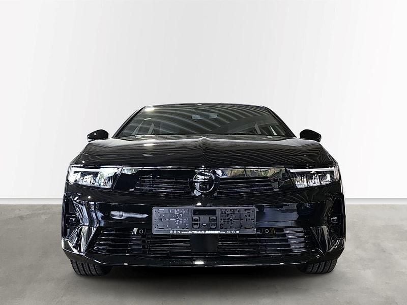 Second-hand Opel Astra 136 CP (100 kW) 2025 Negru Berlinǎ