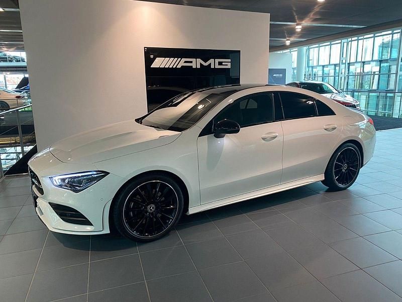 Weiß Gebraucht 2019 Mercedes 220 AMG line Coupé | 29.800 € (Fairer Preis) - Bild 1/4
