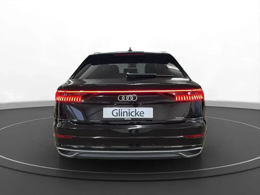 Używany Audi Q8 Ambiente 286 KM (210 kW) 2022 Czarny SUV