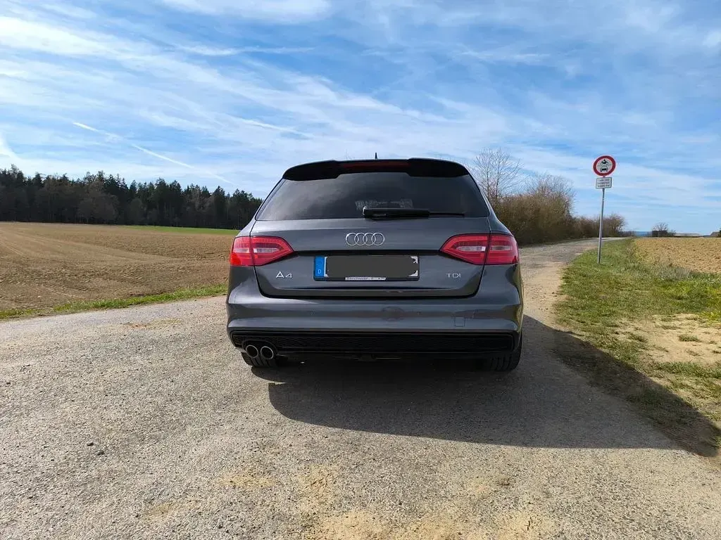 Używany Audi A4 S-Line 190 KM (139 kW) 2015 Szary Kombi