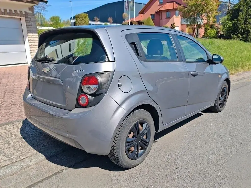 Gebraucht Chevrolet Aveo LT 86 PS (63 kW) 2012 Grau Limousine