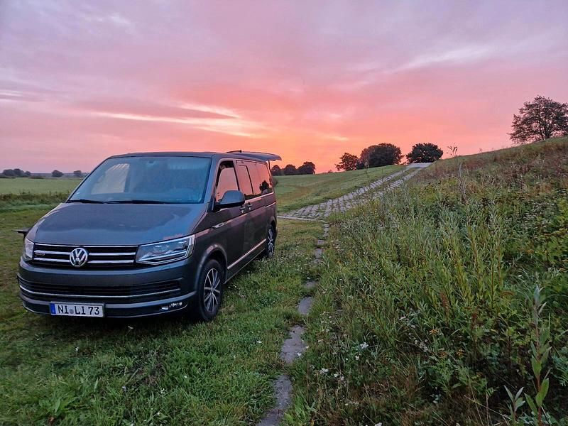 Grau Gebraucht 2016 VW Multivan Highline Van | 26.500 € (Fairer Preis) - Bild 1/4