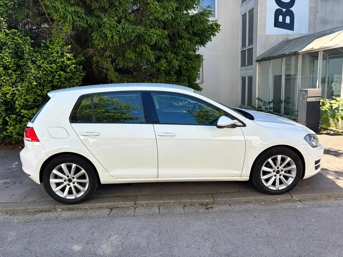 Gebraucht VW Golf VII 110 PS (80 kW) 2016 Weiß Limousine