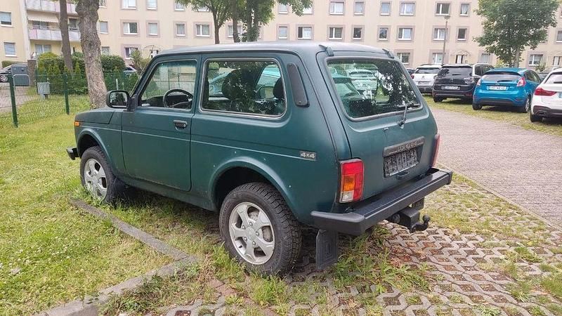 Grün Gebraucht 2009 Lada niva SUV | 6.000 € (Fairer Preis) - Bild 1/3