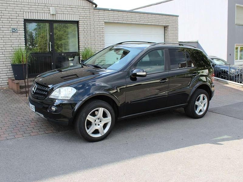 Schwarz Gebraucht 2006 Mercedes ML320 AMG SUV | 8.990 € (Teuer) - Bild 1/4