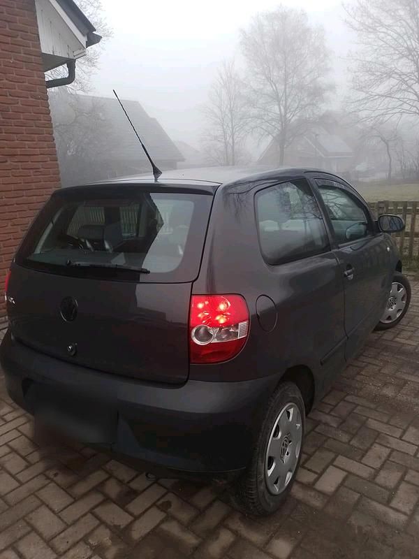 Gebraucht VW Fox 54 PS (39 kW) 2009 Grau Kleinwagen