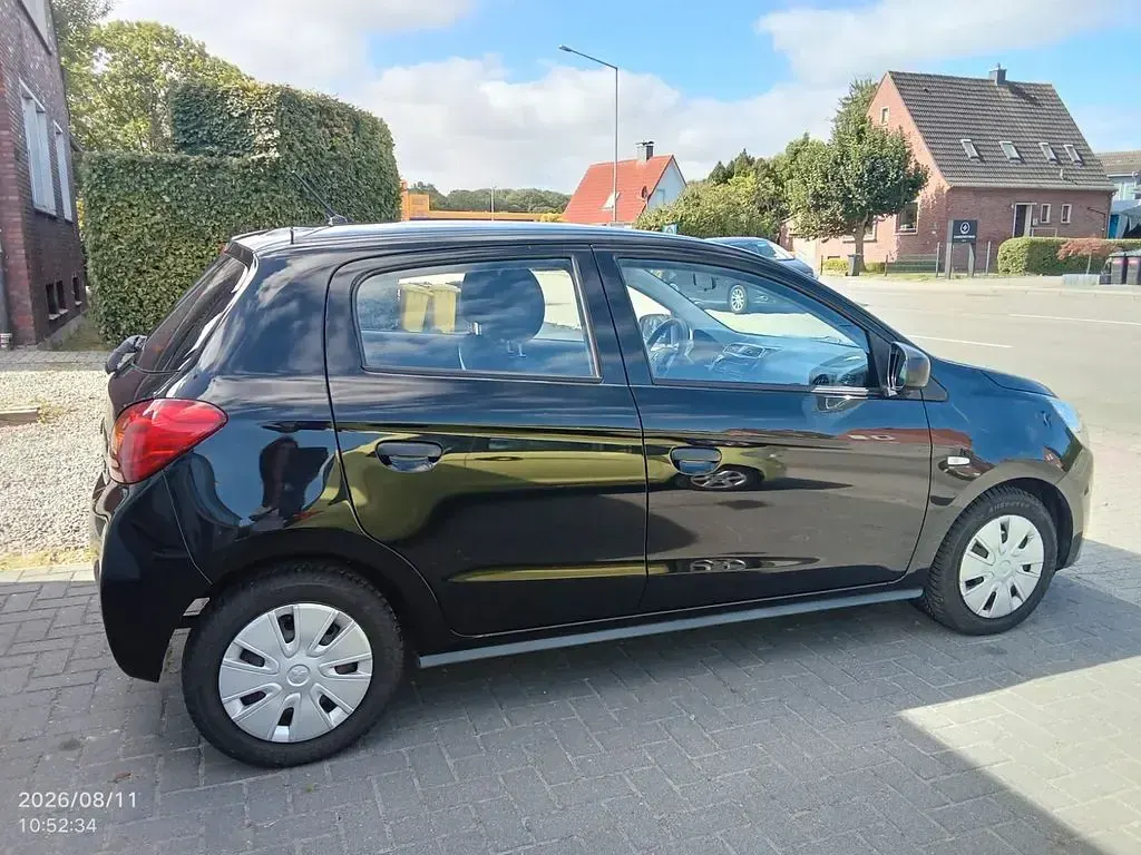 Gebraucht Mitsubishi Space Star Edition 71 PS (52 kW) 2015 Schwarz Limousine