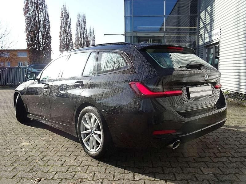 Gebraucht BMW 318 156 PS (114 kW) 2023 Schwarz uni Kombi