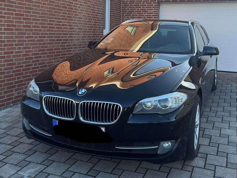Schwarz Gebraucht 2012 BMW 520 Kombi | 6.400 € (Etwas zu teuer) - Bild 1/4