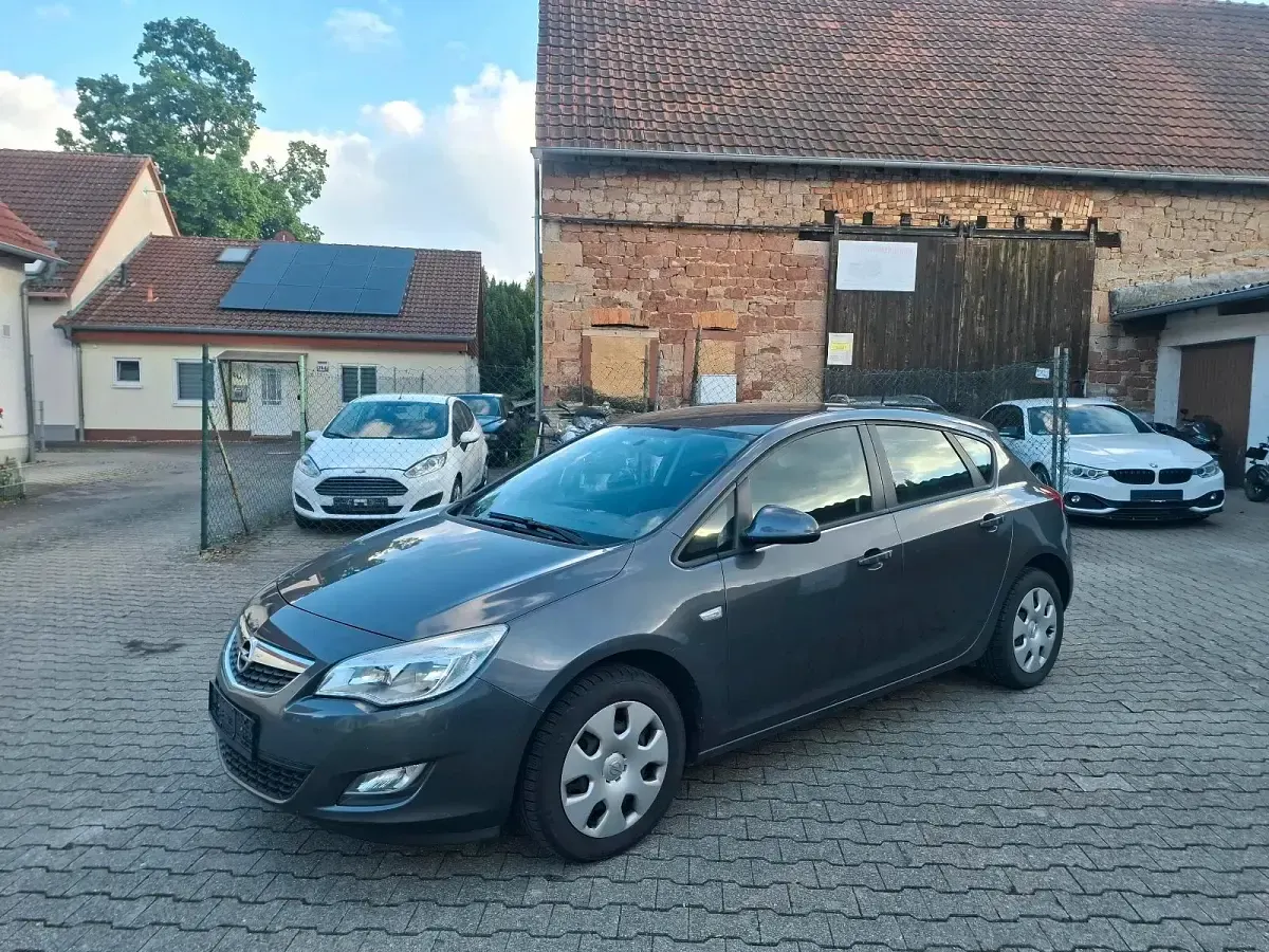 Gebraucht Opel Astra 120 PS (88 kW) 2012 Grau Kleinwagen