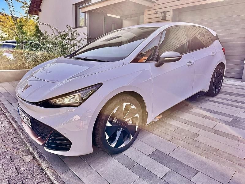 Weiß Gebraucht 2024 Cupra Born Kleinwagen | 29.900 € (Superpreis) - Bild 1/4