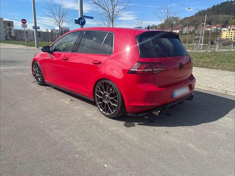 Second-hand VW Golf VII GTI 220 CP (161 kW) 2016 Roșu Berlinǎ