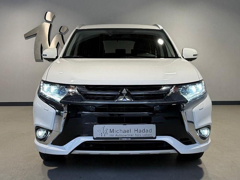 Gebraucht Mitsubishi Outlander P-HEV Plus 203 PS (149 kW) 2017 Weiß SUV