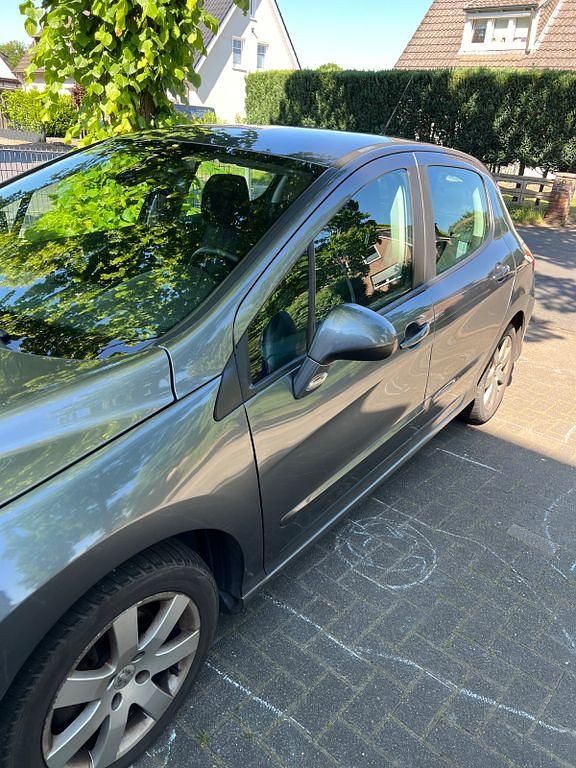 Gebraucht Peugeot 308 Premium 120 PS (88 kW) 2010 Grau Limousine