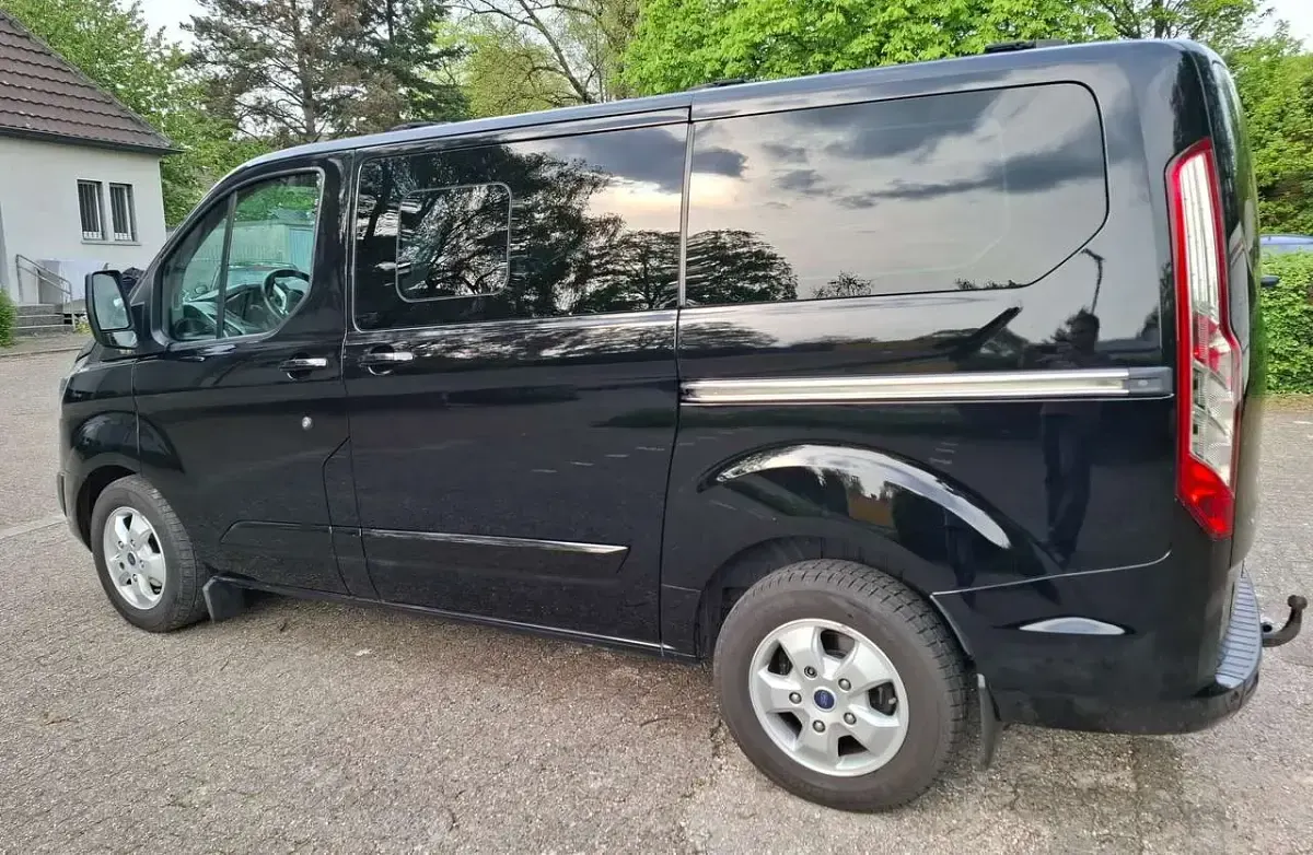 Gebraucht Ford Transit Custom Titanium 170 PS (125 kW) 2017 Schwarz Kombi