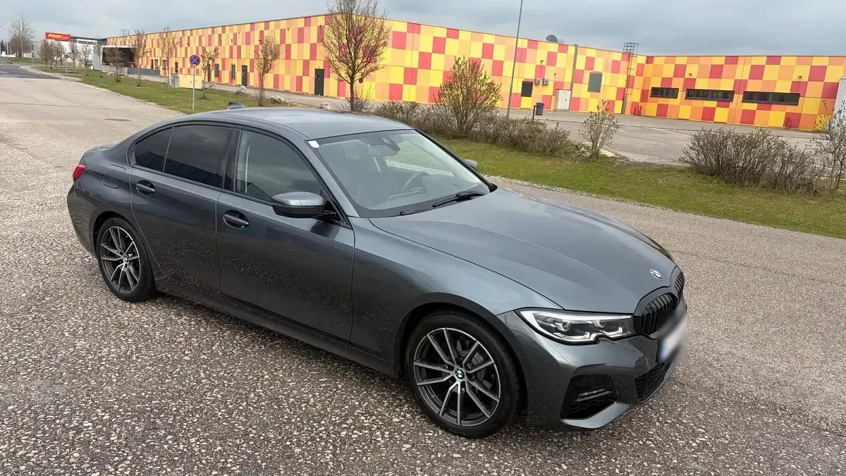 Gebraucht BMW 318 150 PS (110 kW) 2019 Grau Limousine