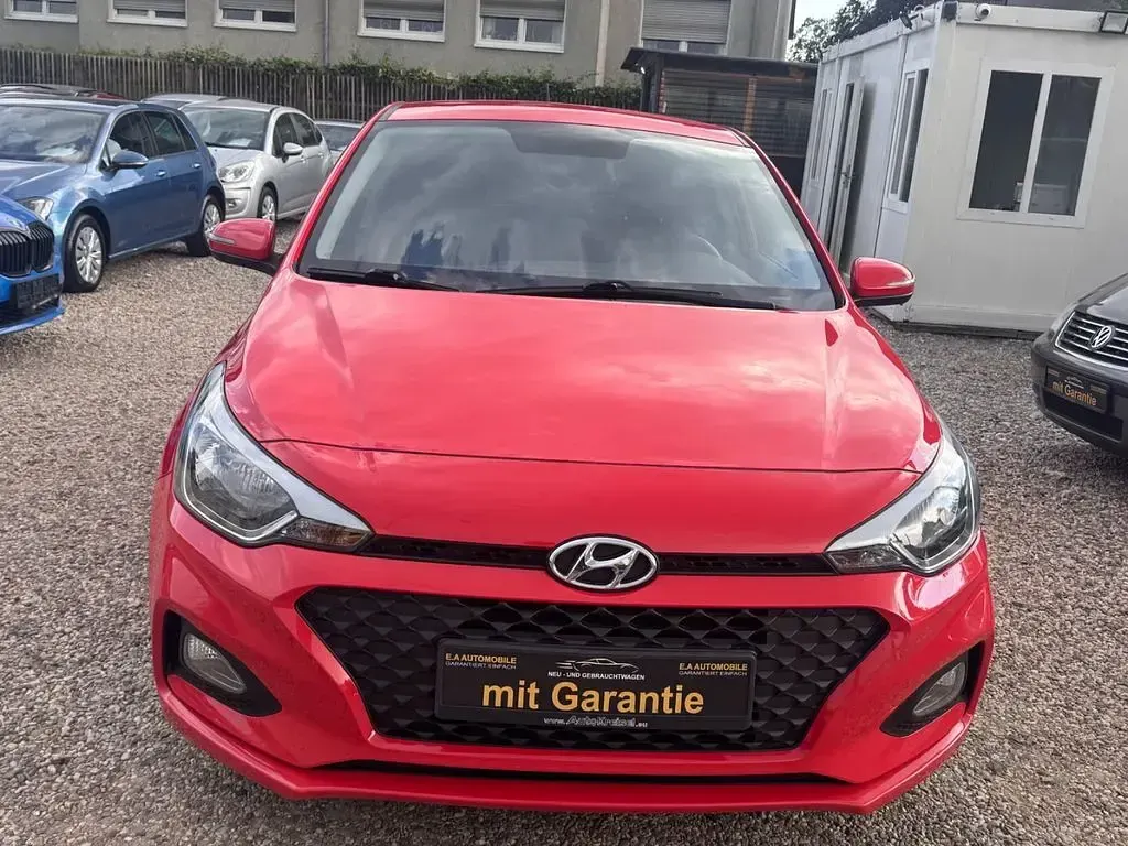 Gebraucht Hyundai i20 Select 101 PS (74 kW) 2020 Rot Kleinwagen